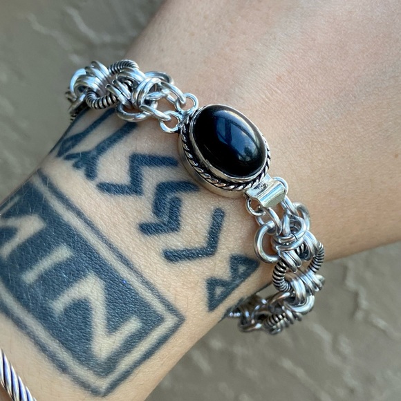 Maille onyx bracelet . Handmade maille chain & genuine onyx gemstone clasp - Picture 7 of 15